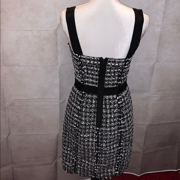 Guess Black and White Fitted Dress w/Zip Back - Picture 7 of 11
